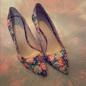 Nine West Floral print pumps